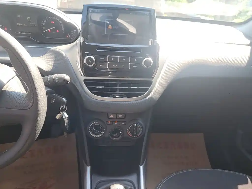 Peugeot 2008 — миниатюра 13