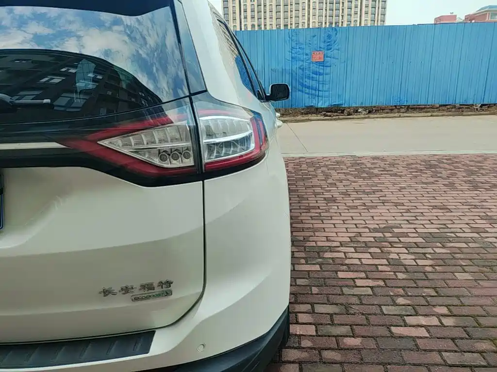 Ford Edge — миниатюра 8