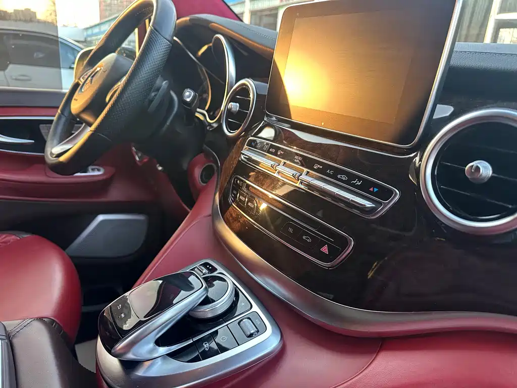 MERCEDES-BENZ V CLASS