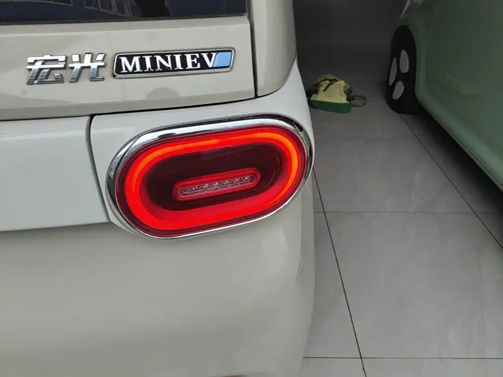 Wuling MINIEV — миниатюра 8