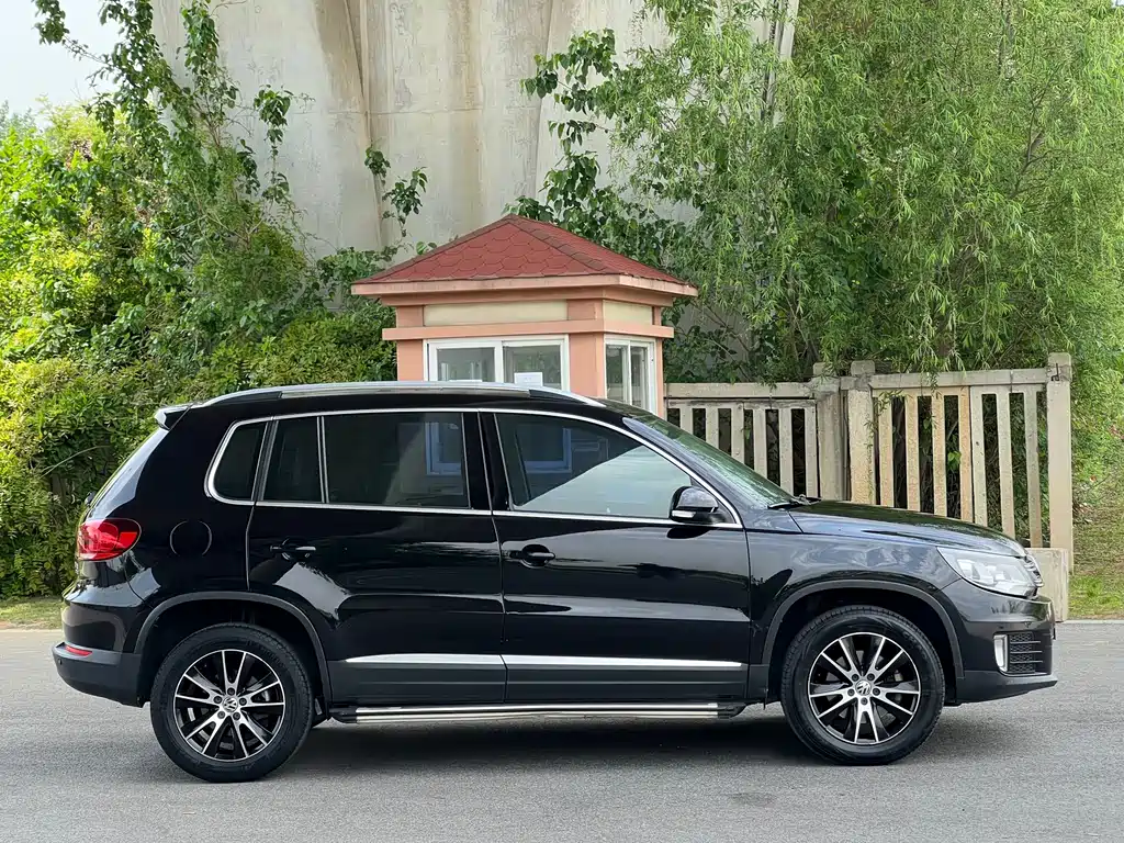Volkswagen Tiguan 2015 1.8TSI AT Luxury