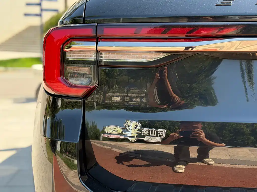 Ford Explorer — миниатюра 8