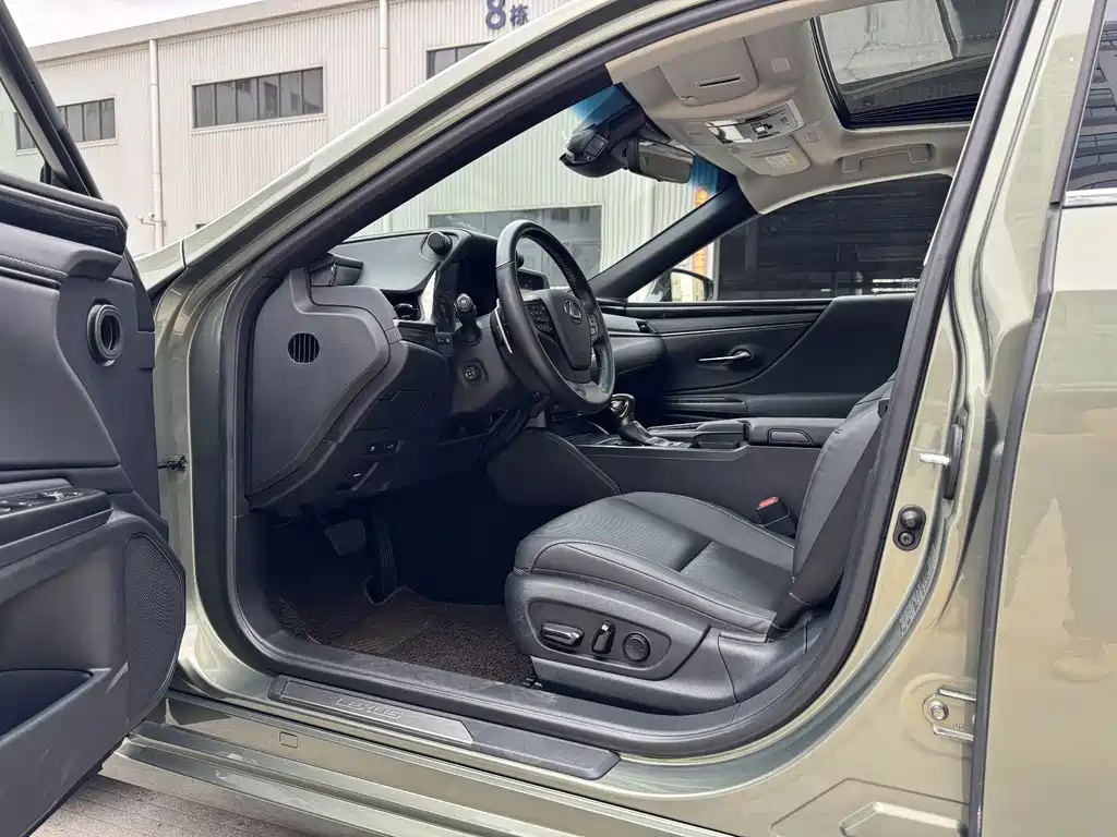 Lexus ES — миниатюра 8