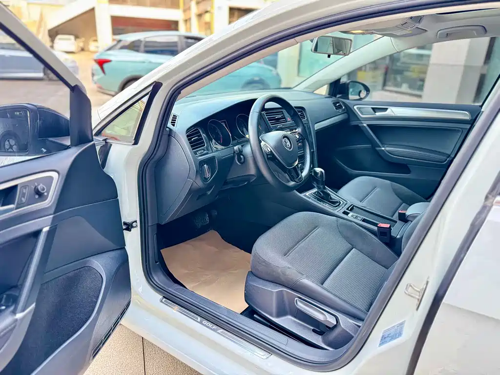 Volkswagen Golf 2019 1.6L AT Comfort V