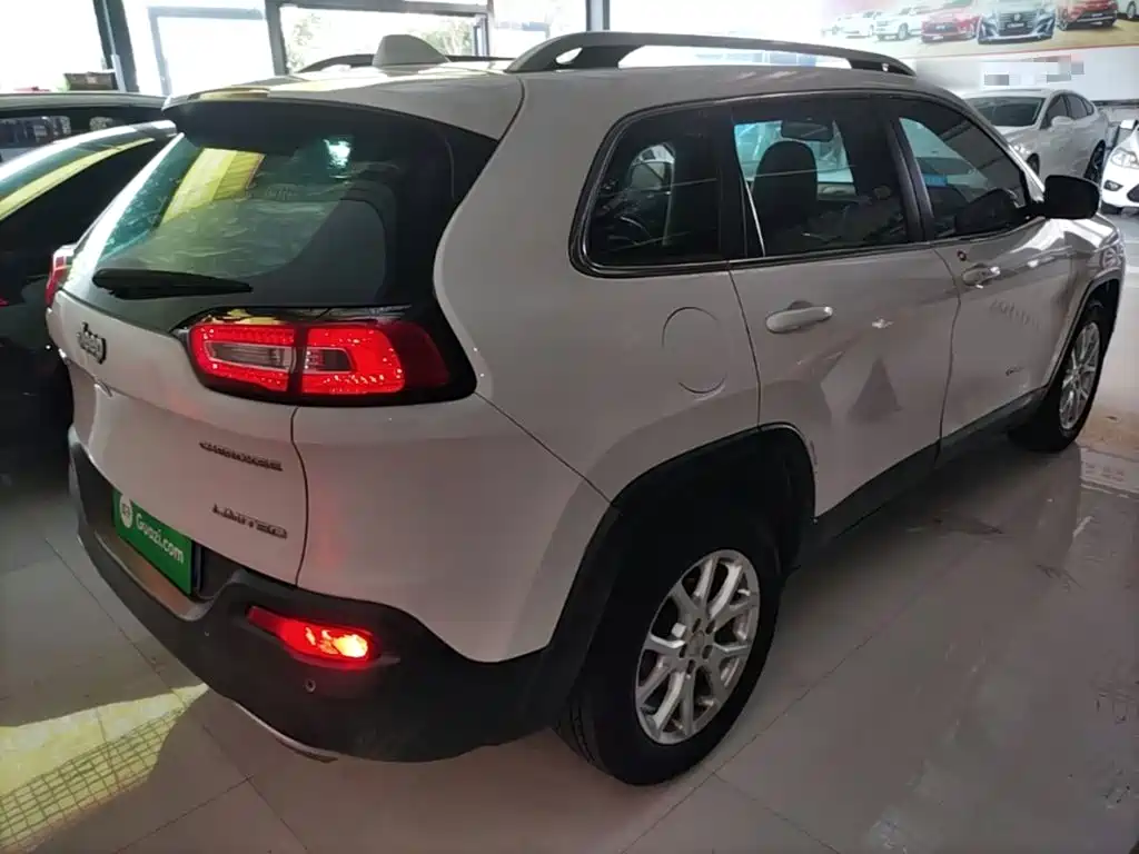 Jeep Cherokee — миниатюра 7