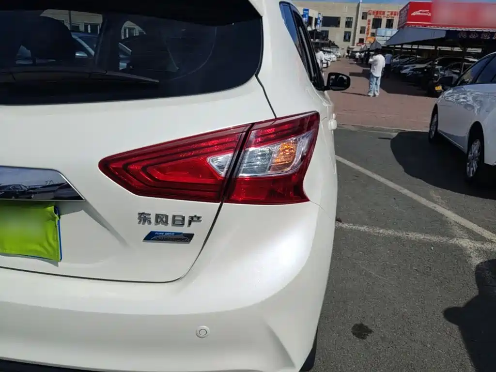 Nissan Tiida — миниатюра 8