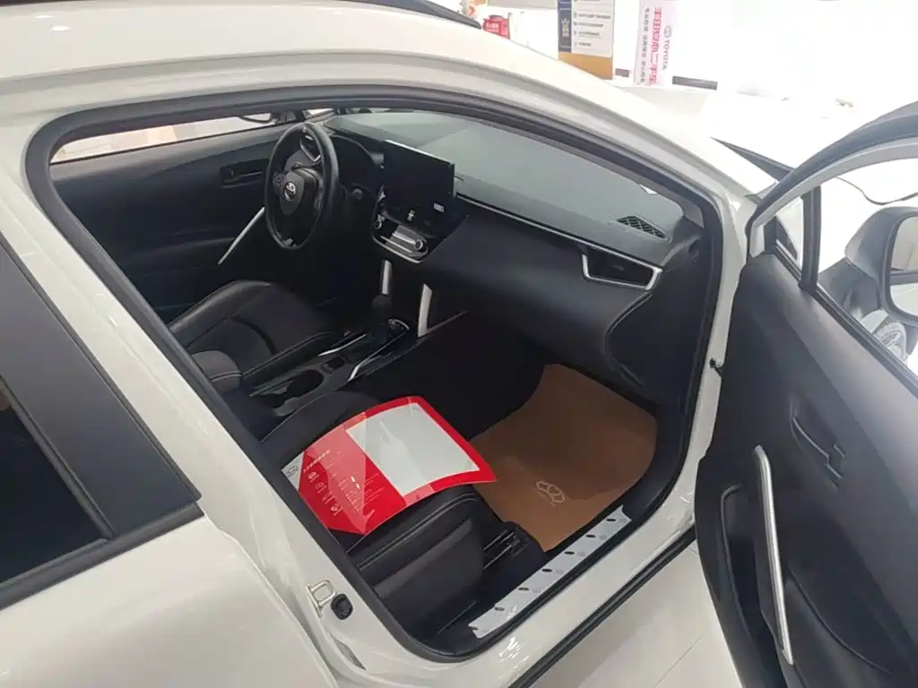 Toyota Corolla Cross — миниатюра 11