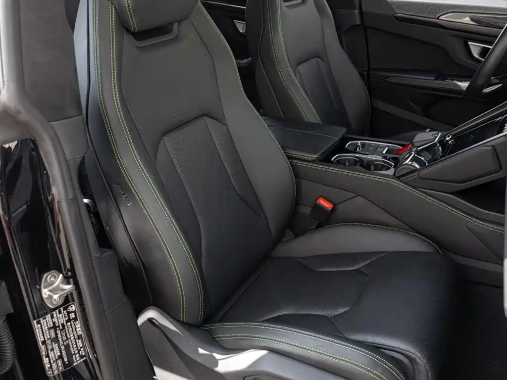 Lamborghini Urus — миниатюра 20