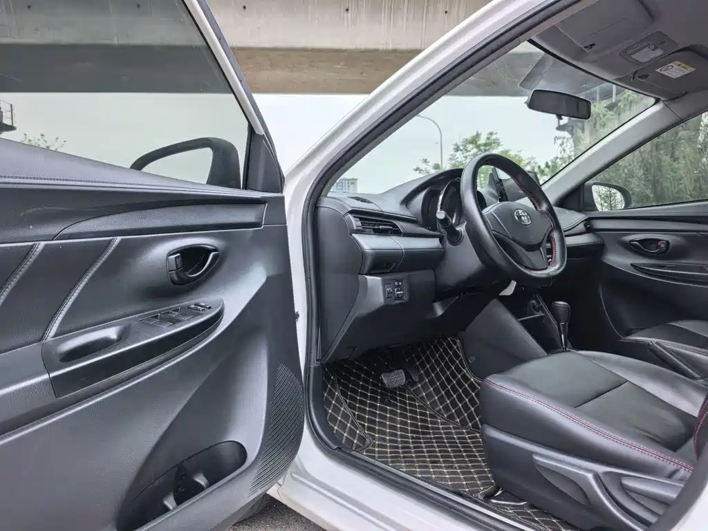 Toyota Yaris L — миниатюра 3