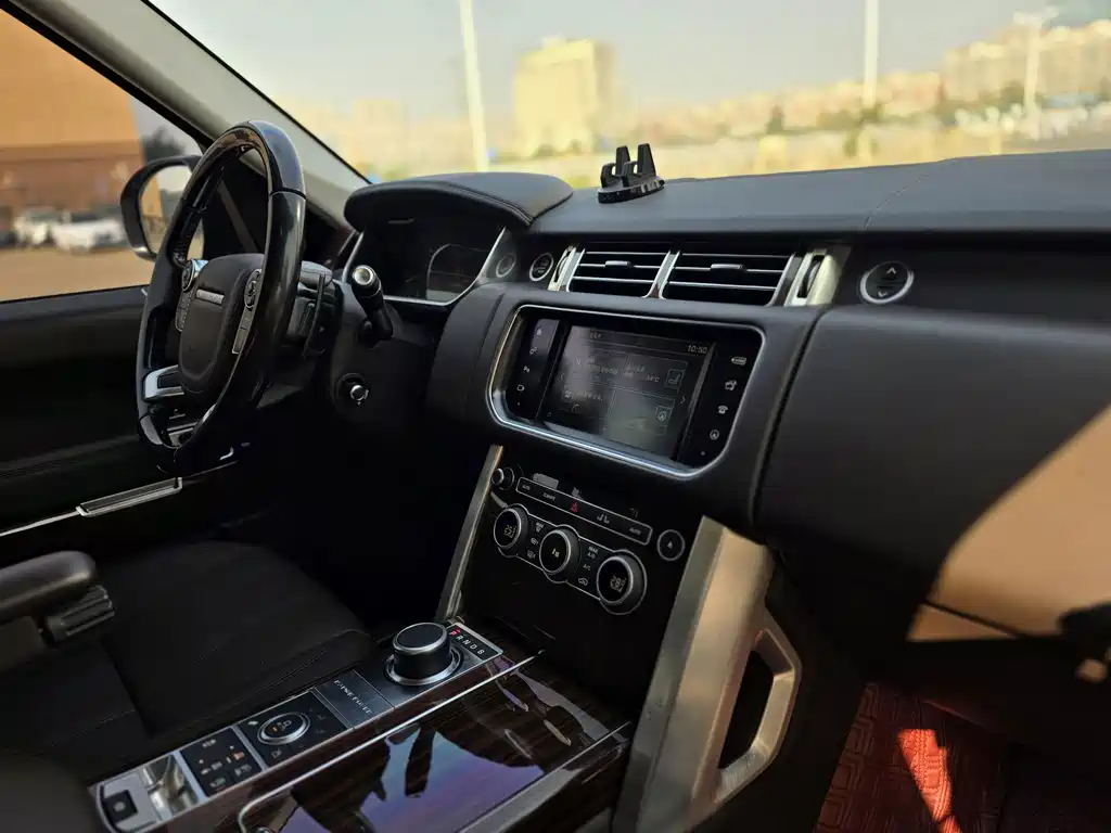 Land Rover Range Rover — миниатюра 9