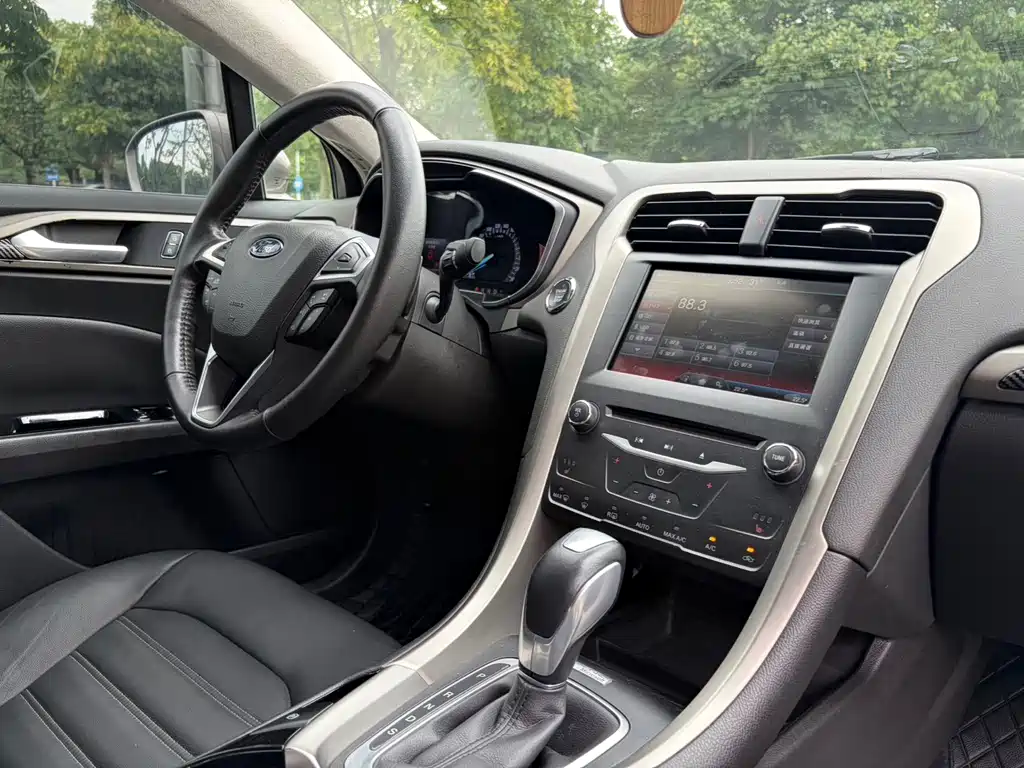 Ford Mondeo — миниатюра 9
