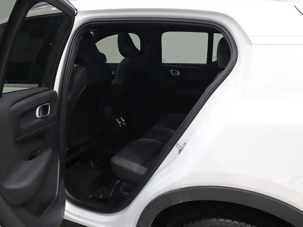 Volvo XC40 — миниатюра 17