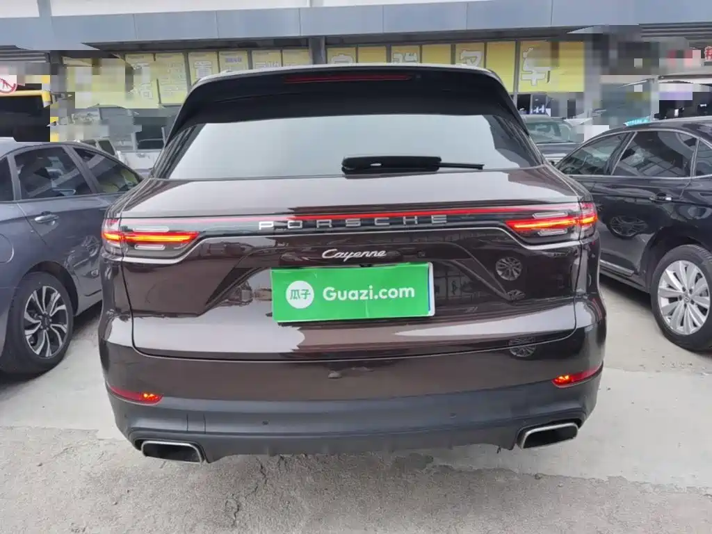 Porsche Cayenne — миниатюра 6
