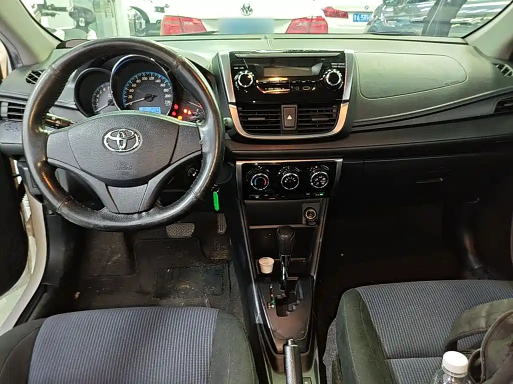 Toyota Yaris L — миниатюра 10