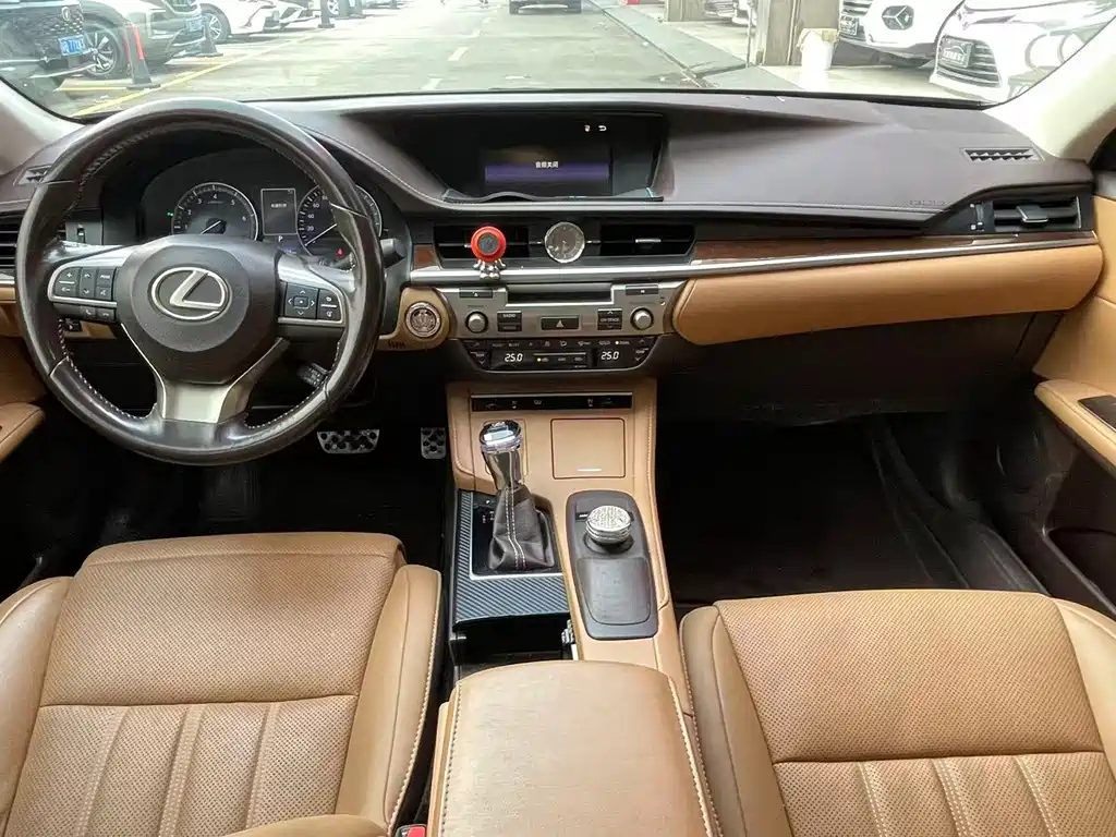 Lexus ES — миниатюра 7