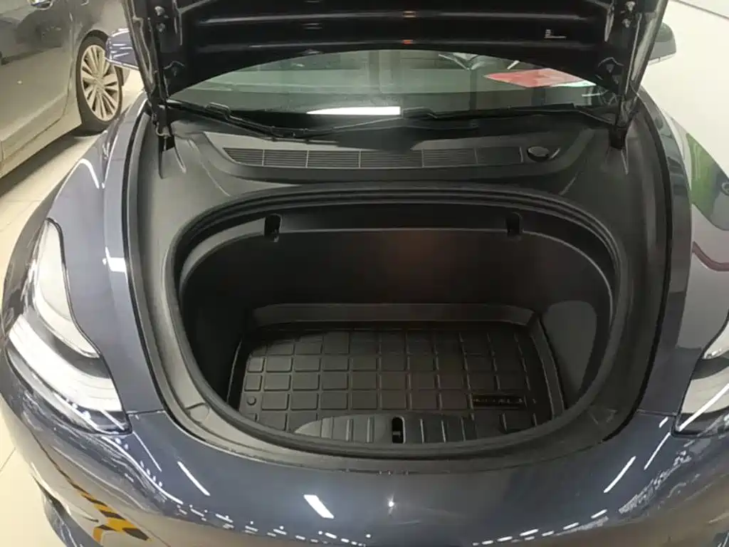 Tesla Model 3 — миниатюра 20