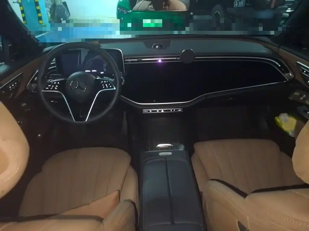 Mercedes-Benz E-Class — миниатюра 13
