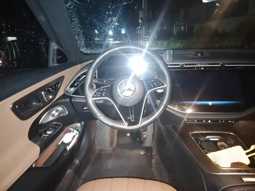 Mercedes-Benz E-Class — миниатюра 3