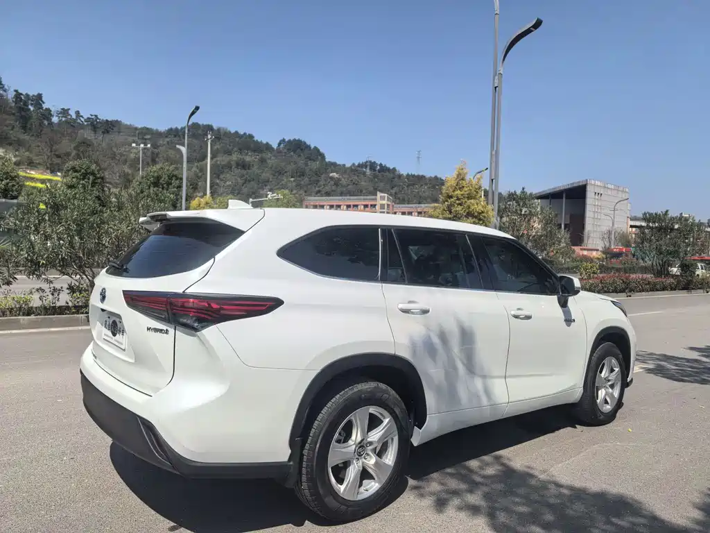 TOYOTA HIGHLANDER
