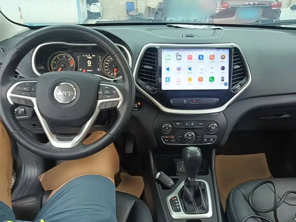 Jeep Cherokee — миниатюра 10