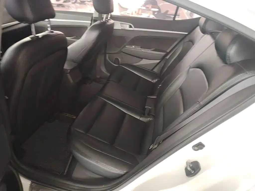 Hyundai Elantra — миниатюра 17