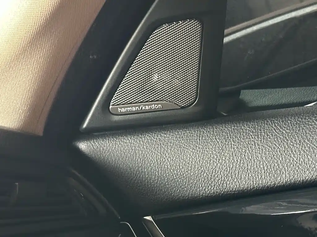BMW 5 Series — миниатюра 12