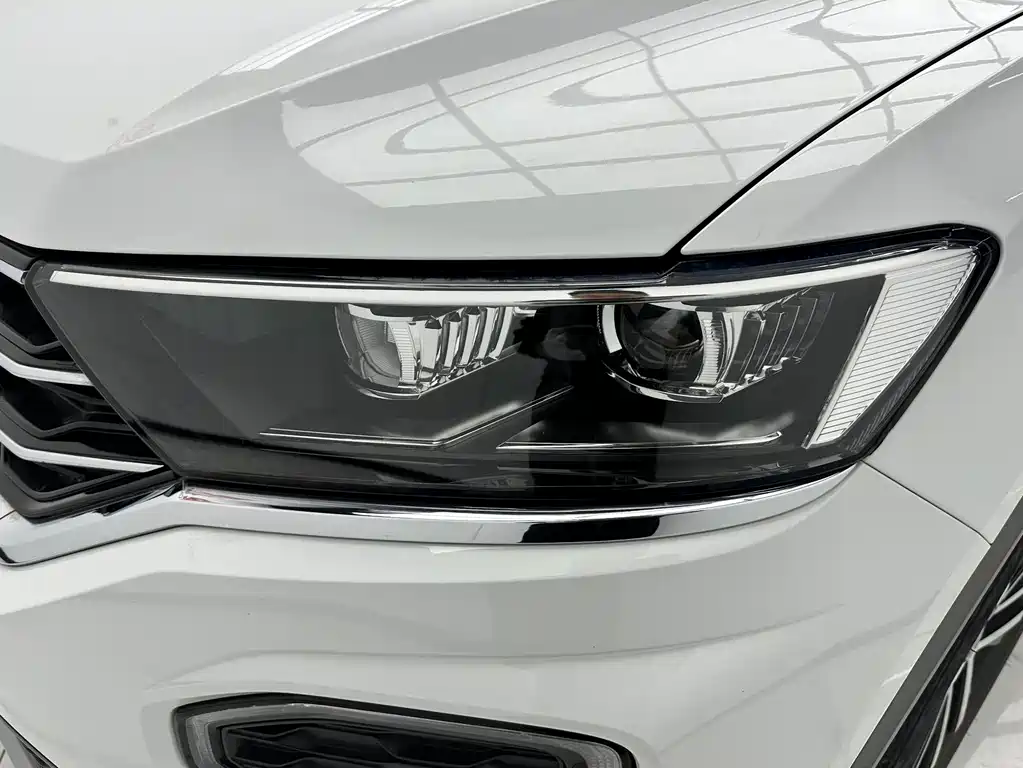Volkswagen T-Roc — миниатюра 10