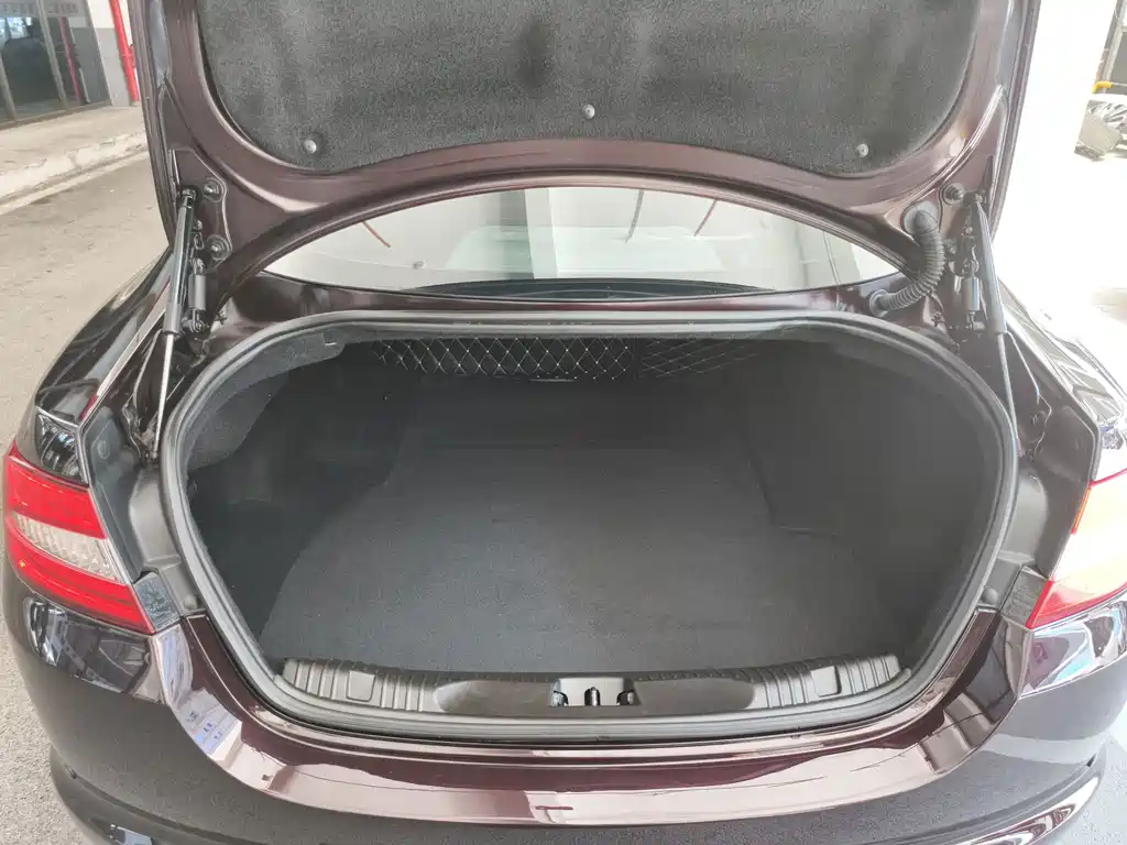 Jaguar XF — миниатюра 18