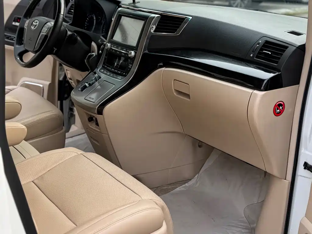 Toyota Alphard — миниатюра 14