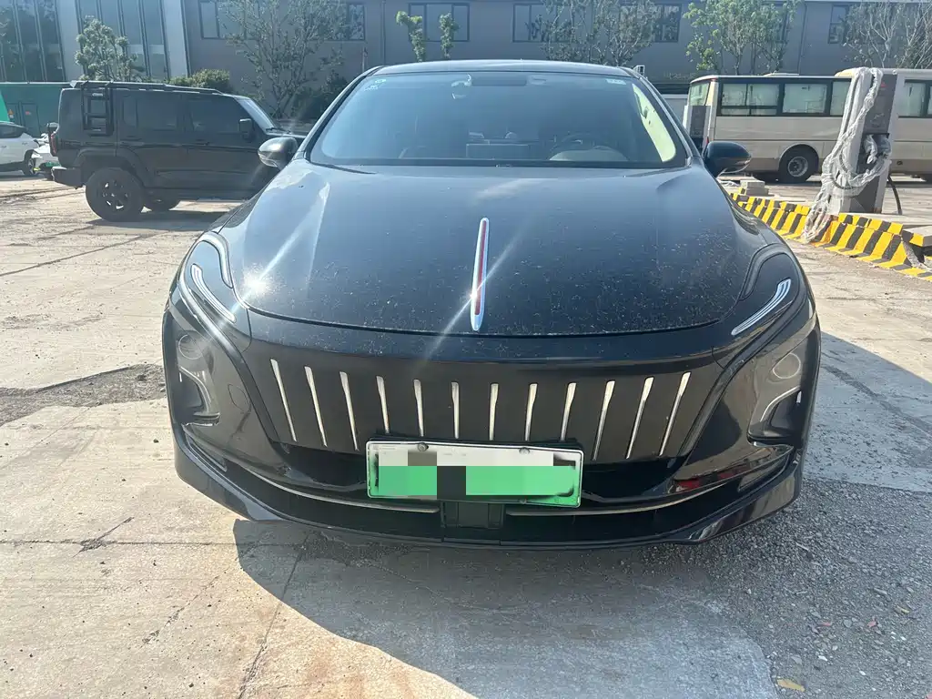 Hongqi E-QM5