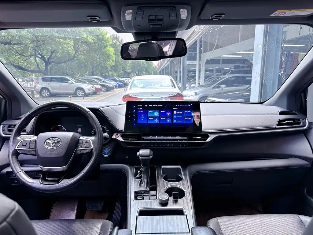 Toyota Sienna — миниатюра 12