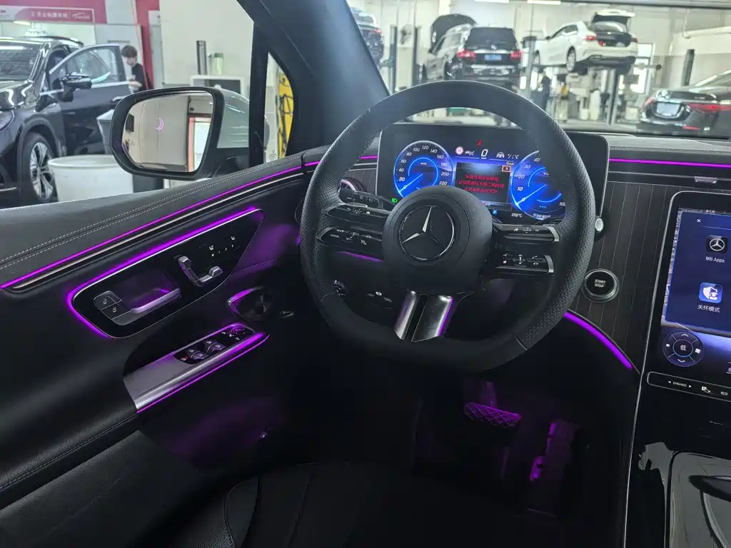 Mercedes-Benz EQE SUV — миниатюра 21