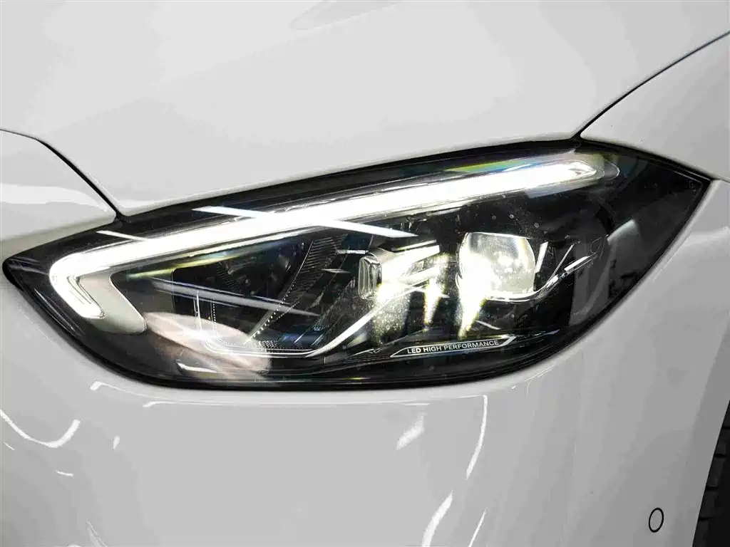 Mercedes-Benz C-Class — миниатюра 13