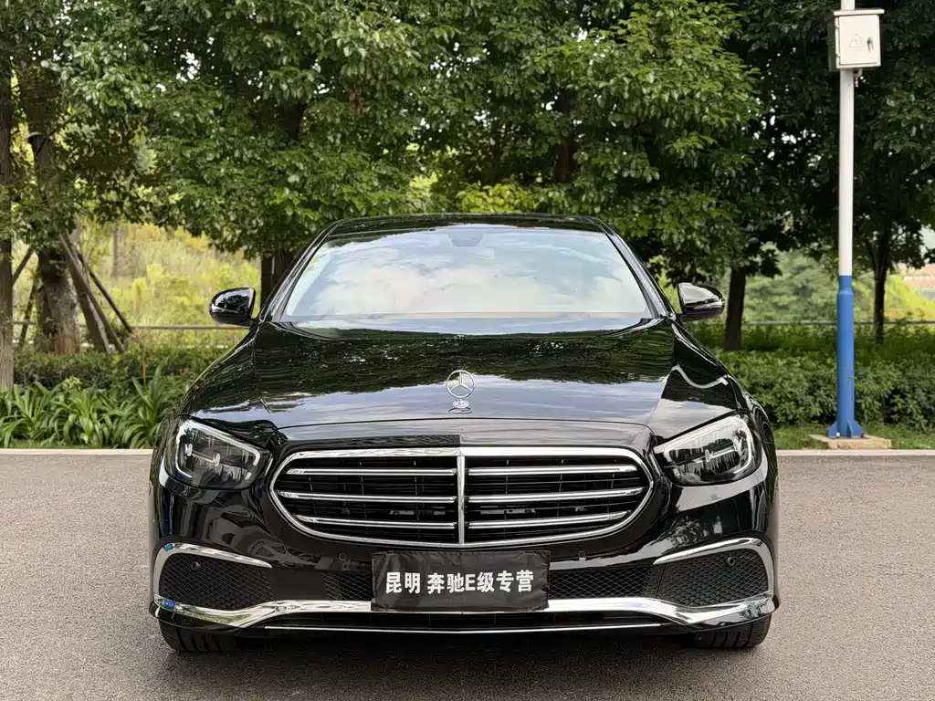 Mercedes-Benz E-Class — миниатюра 2