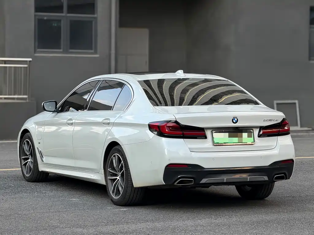 BMW 5 Series New Energy — миниатюра 7