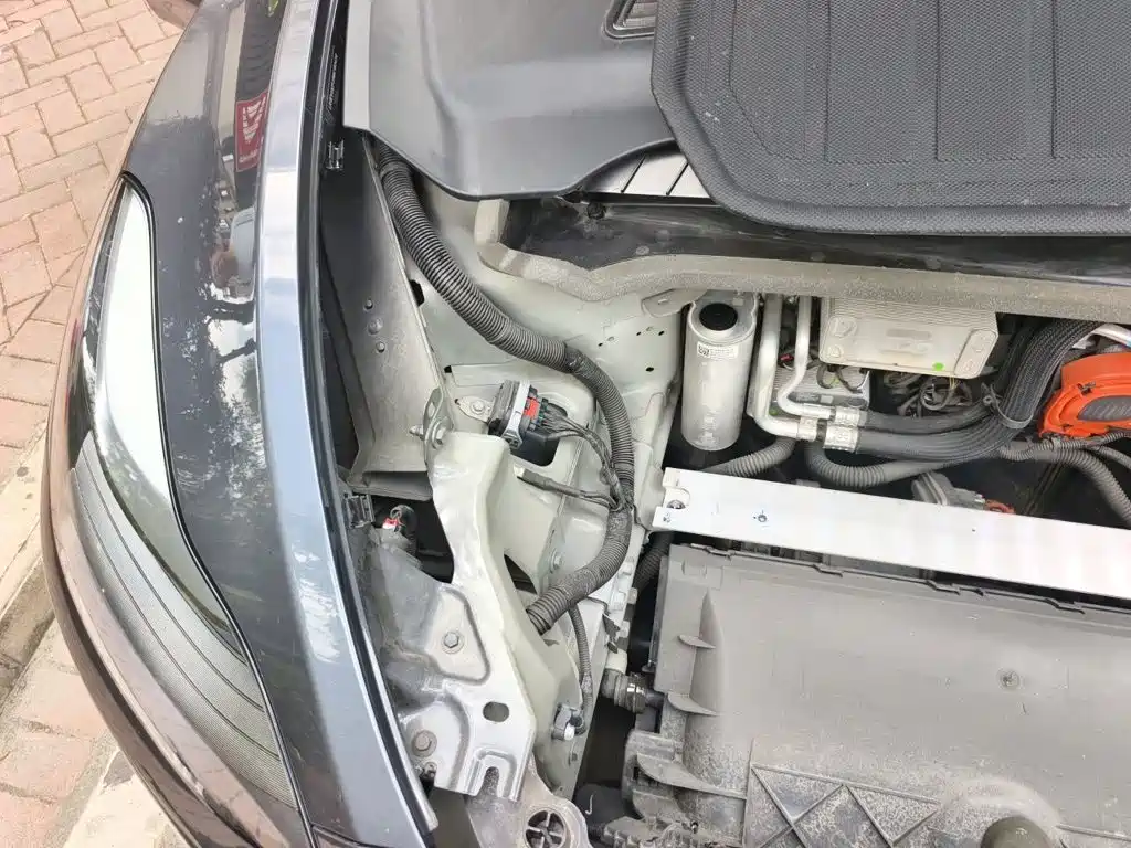 Tesla Model Y — миниатюра 21