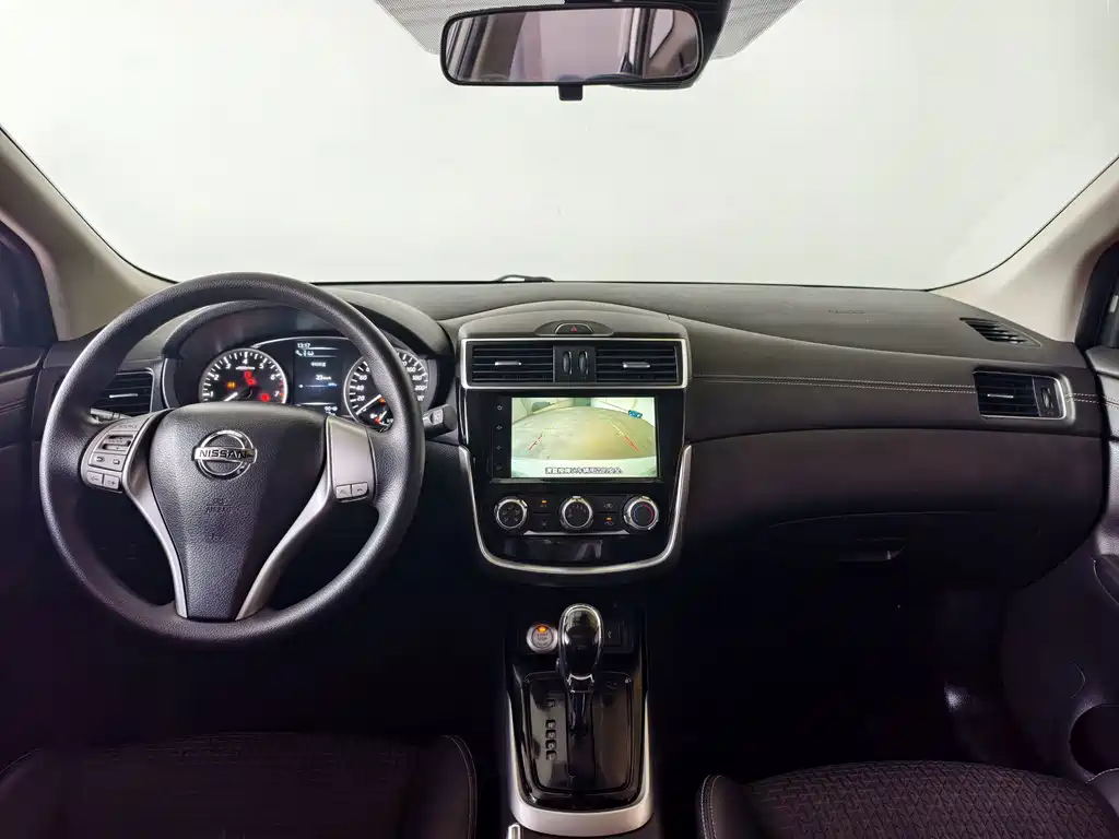 Nissan Tiida — миниатюра 8