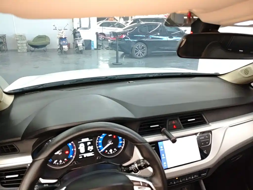 Geely Vision X3 — миниатюра 10