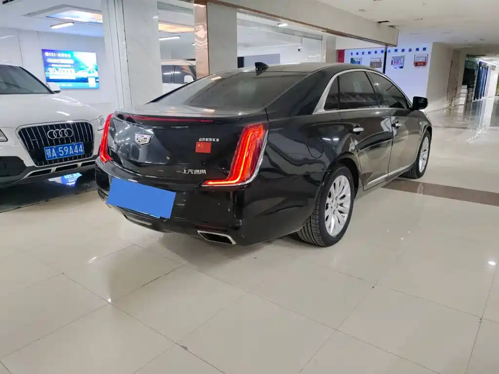 CADILLAC XTS