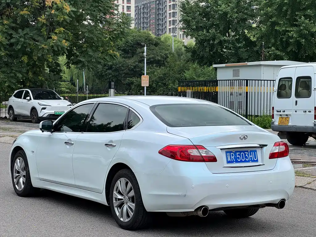 Infiniti Q70 — миниатюра 7