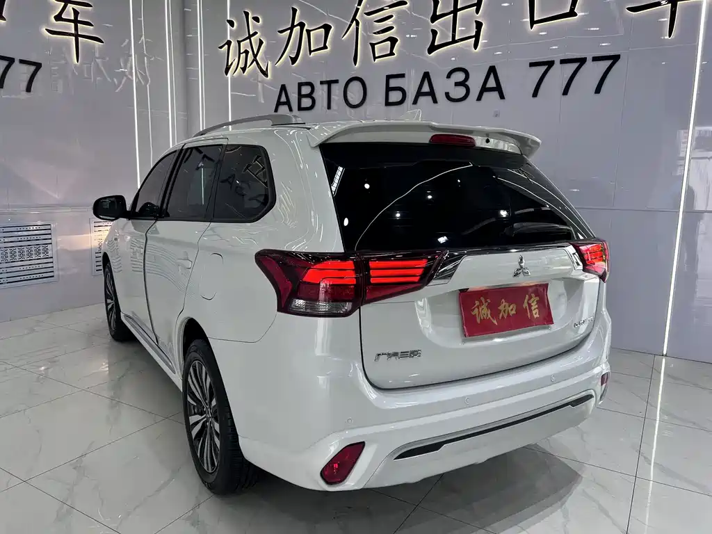 Mitsubishi Outlander — миниатюра 6