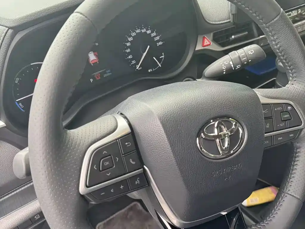 Toyota Sienna — миниатюра 4