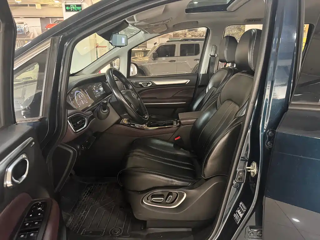 GAC Motor Trumpchi M6 — миниатюра 12