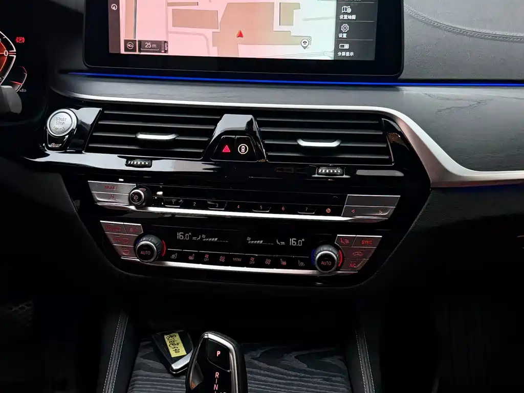 BMW 5 Series — миниатюра 9