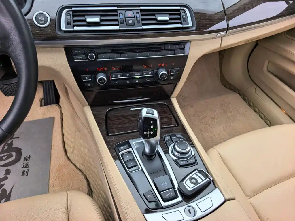 BMW 7 Series — миниатюра 17