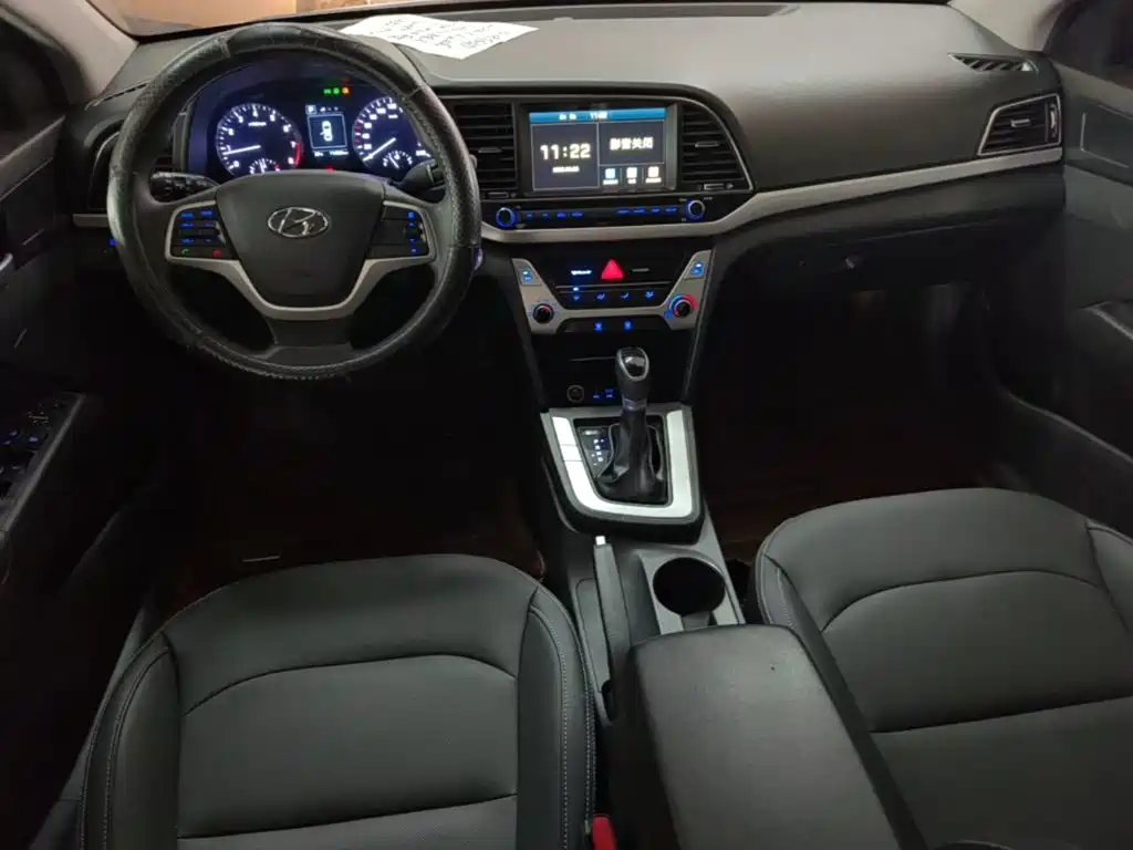 Hyundai Elantra — миниатюра 10