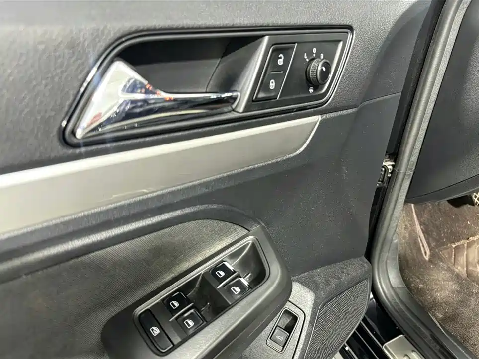 Volkswagen Lavida — миниатюра 13