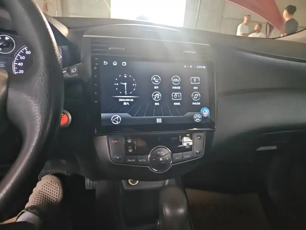 Nissan Tiida — миниатюра 13