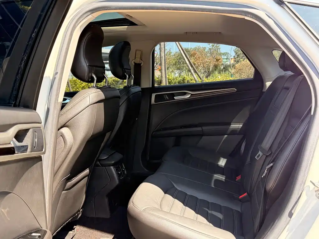 Ford Mondeo — миниатюра 12
