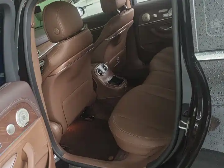 Mercedes-Benz E-Class — миниатюра 7